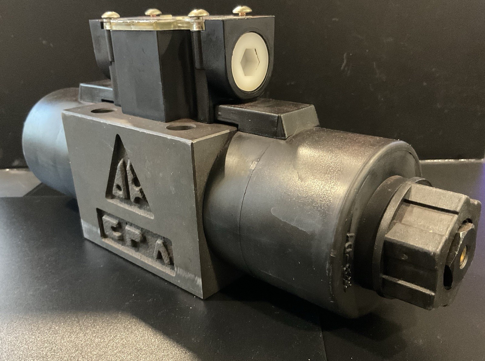 Hyvair D05 Solenoid Spool Valve 1-Spool 22.5gpm 5000psi G1/2