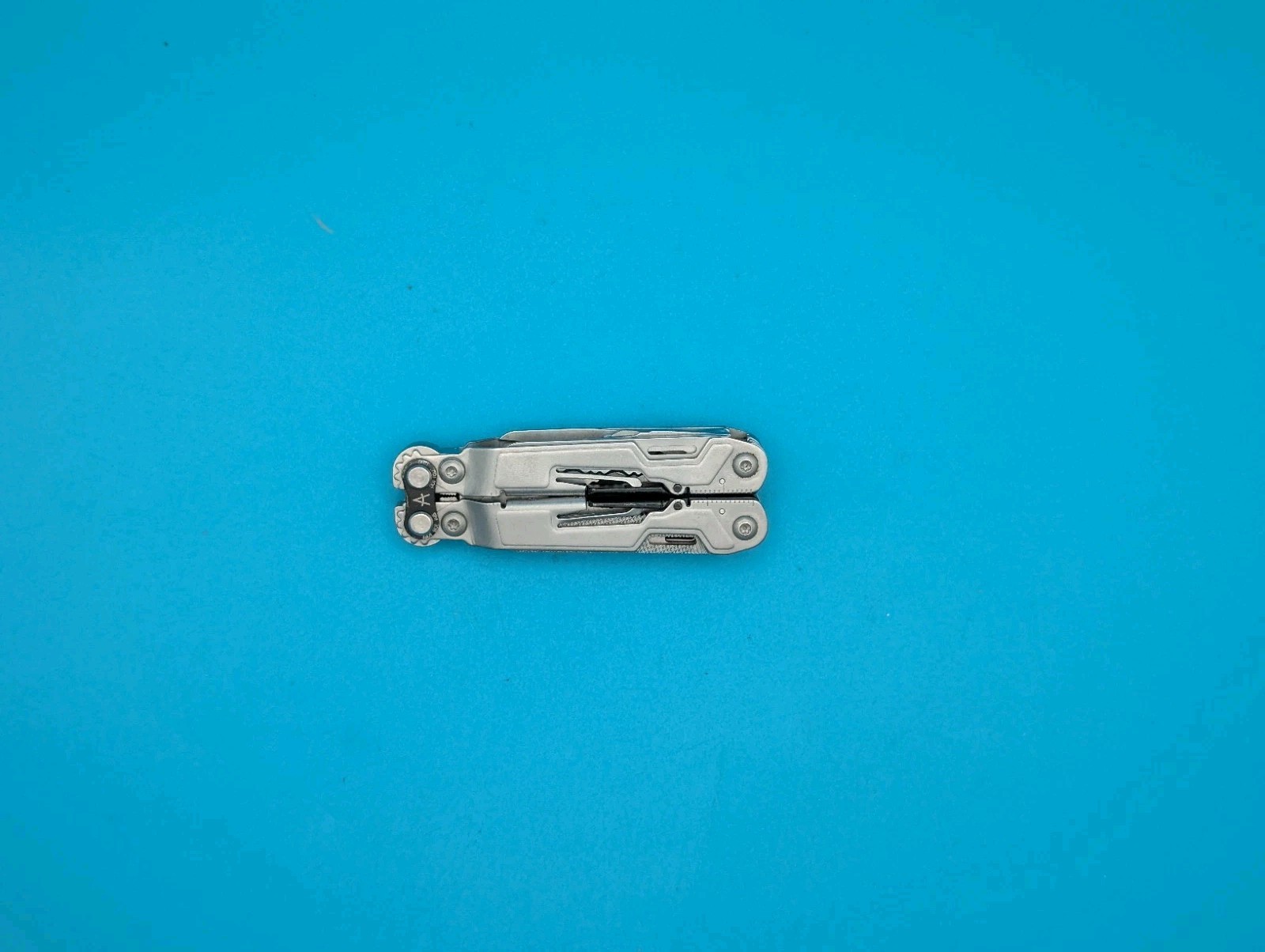 SOG PowerPint Tool Compact Lightweight Silver Multi-Tool!