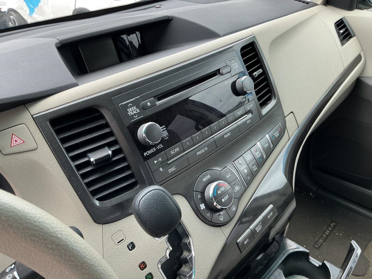 SIENNA 2013 Glove Box 4951419