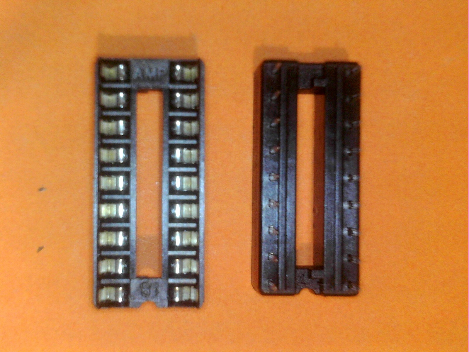 26 PCS AMP 1-390261-5 18 PIN DIP 2.54mm IC SOCKET SOLDER TYPE "FREE US SHIPPING"