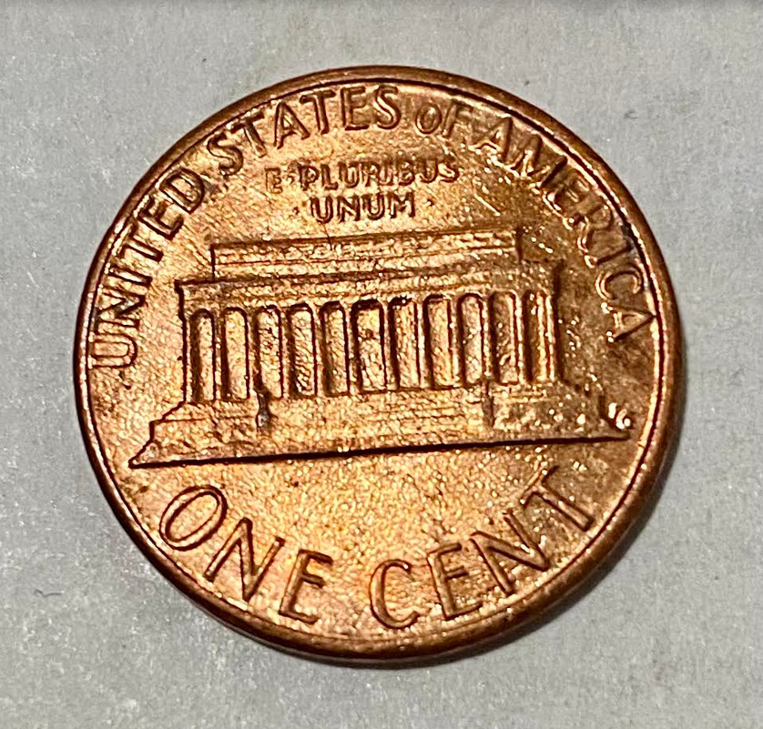 ONE CENT LINCOLN PENNY 1982 RARE ,NO MINT MARK ERROR.