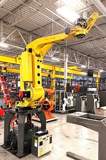 FANUC ROBOT M-410iB 300 & R30iA CONTROLLER F-90098 VERY LOW HOURS