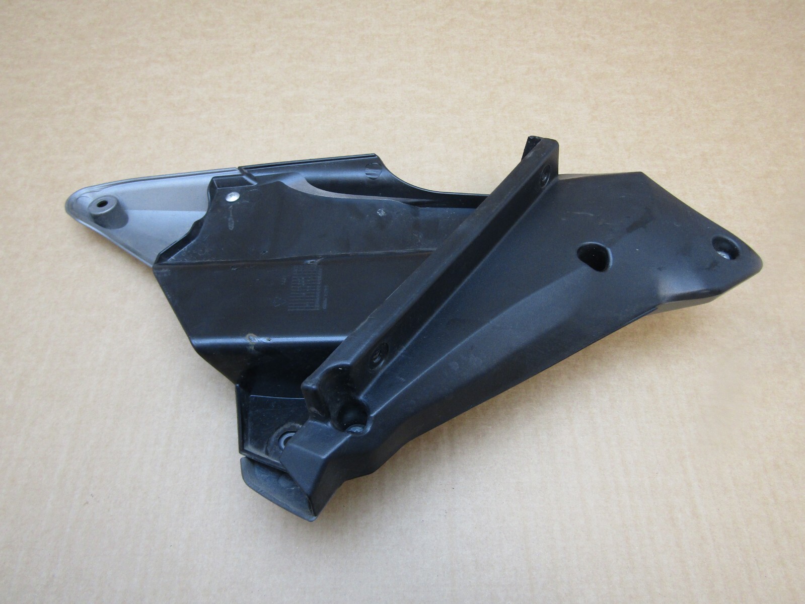 Benelli BN 125 E5 2022 2,495 miles left side fairing panel (13869)