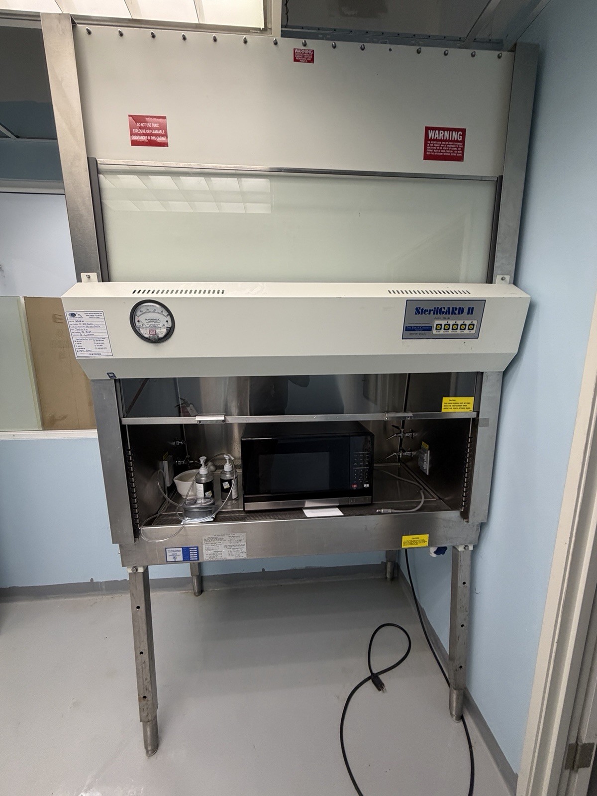 Baker SterilGard II SG 400 Bio-Safety Cabinet