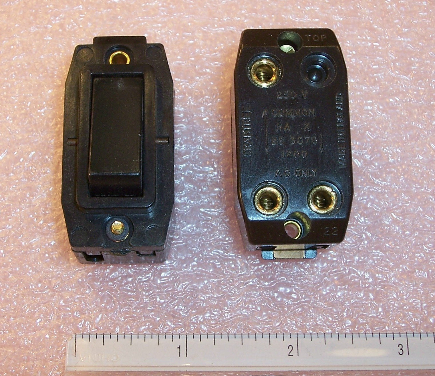 QTY (5) 2530 CRABTREE 5A 250Vac ROCKERGRID GRID SWITCH AC ONLY BS3676 BLACK