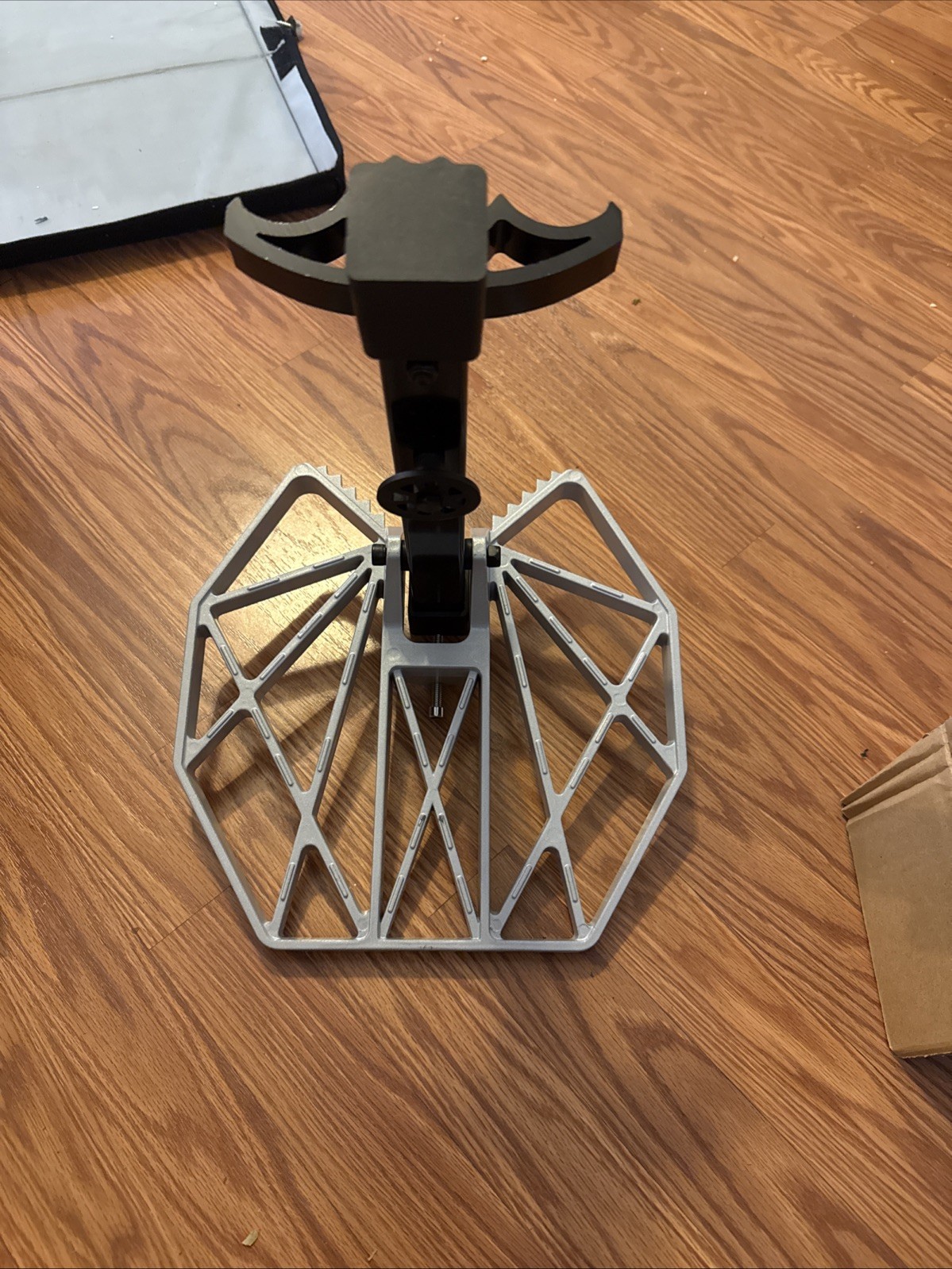 Hunting Tree Saddle Skiguard  Platform, Lightweight Cast Alumi Construction