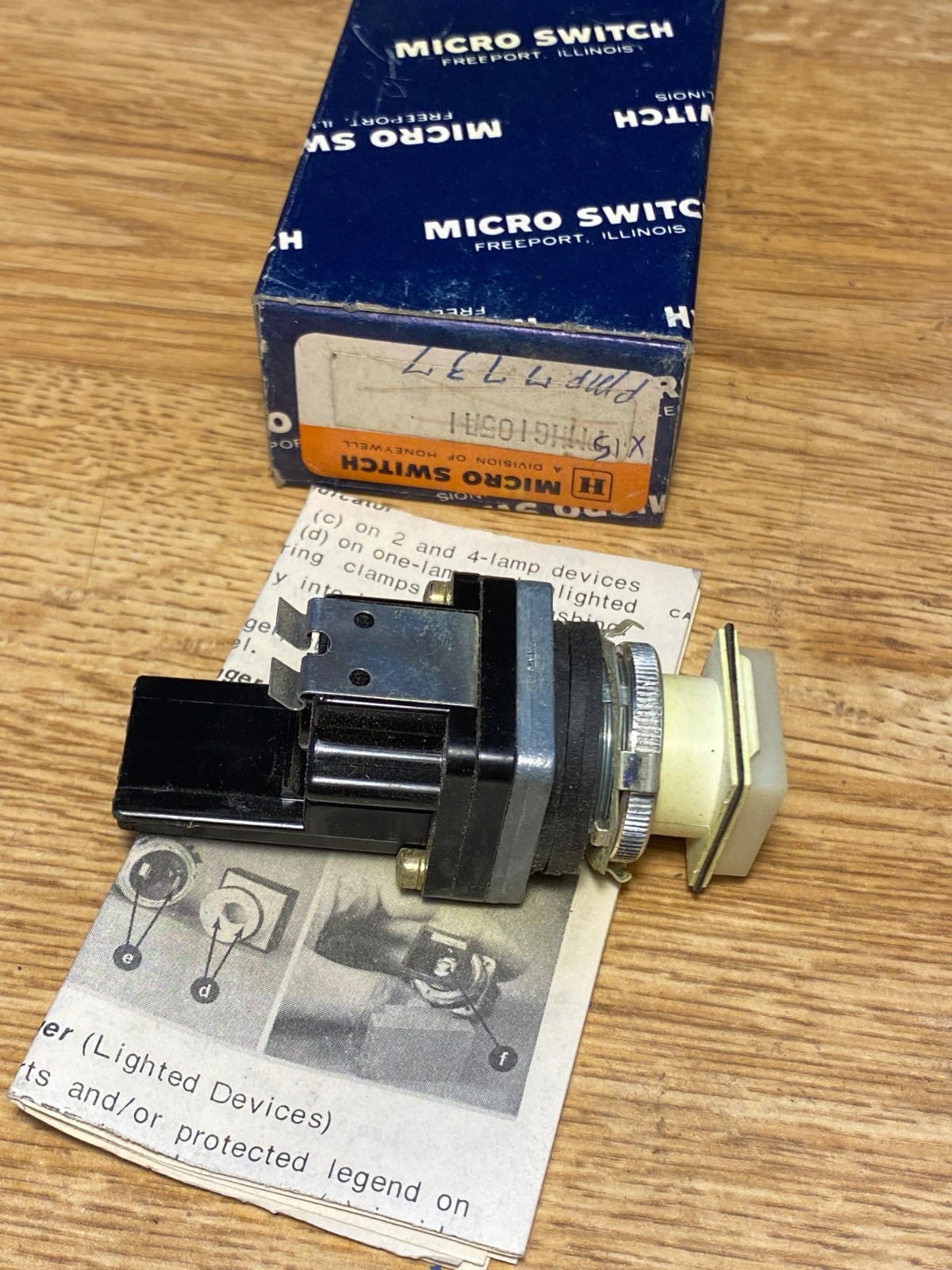 Micro Switch/Honeywell PMP-7737  Push-Button Switch Assembly