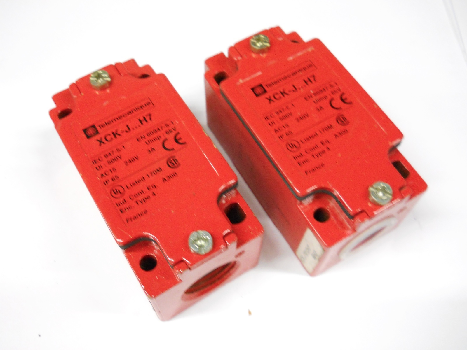 TELEMECANIQUE XCKJ7910H7 SAFETY INTERLOCK SWITCH BODIES NEW CONDITION NO BOX