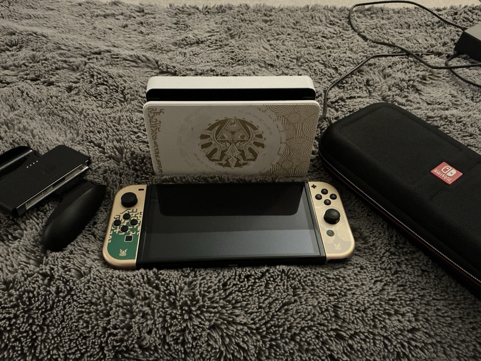 Nintendo Switch OLED The Legend of Zelda Edition - Zelda BOTW and Mario Kart 8