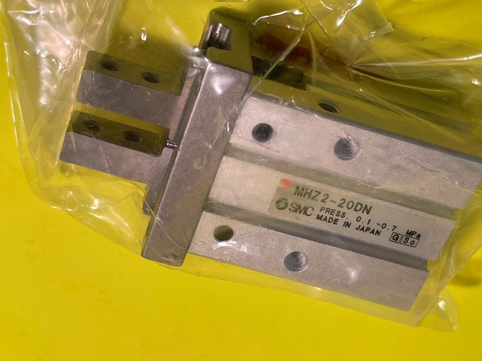 SMC MHZ2-20DN Parallel Air Gripper - New