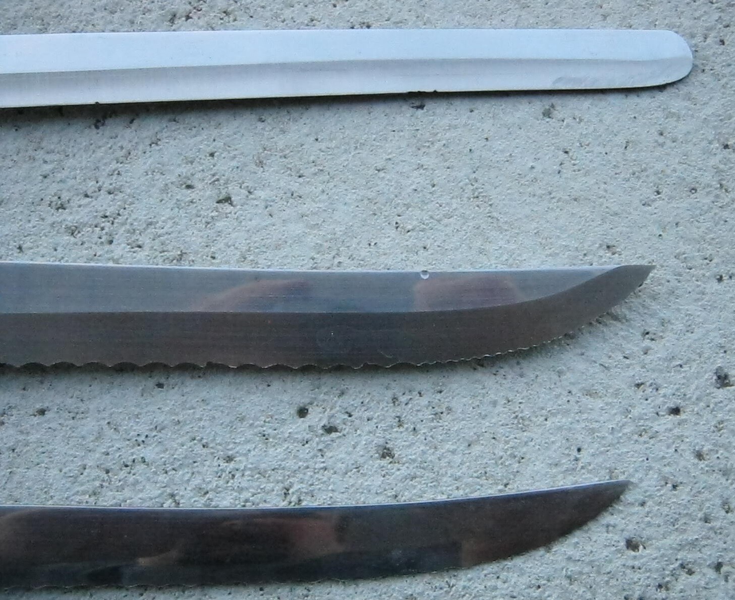 VINTAGE EKCO ETERNA, ONEIDA, & WEST BEND USA BREAD & CARVING KNIVES, LOT OF 3