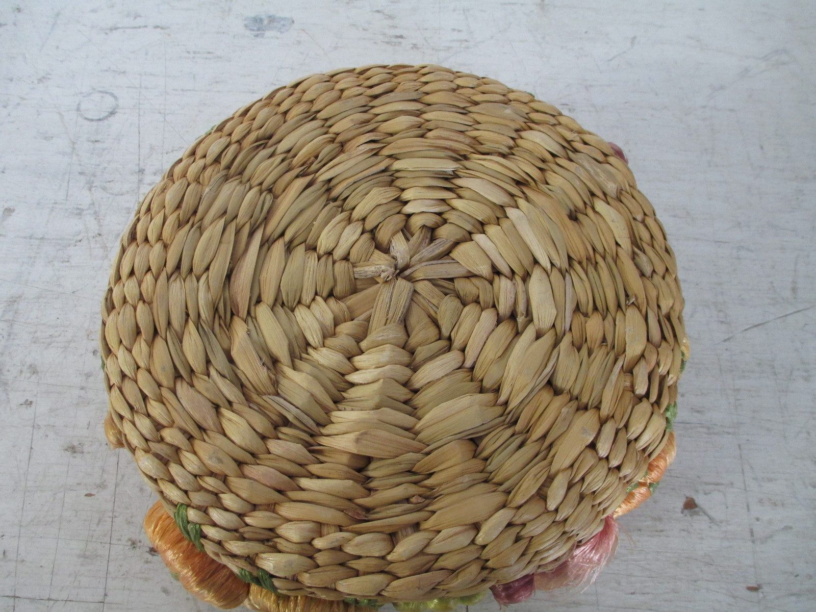 8" x 3.5" Raffia Fruit Basket, Great Condition, Hand Made Philippines