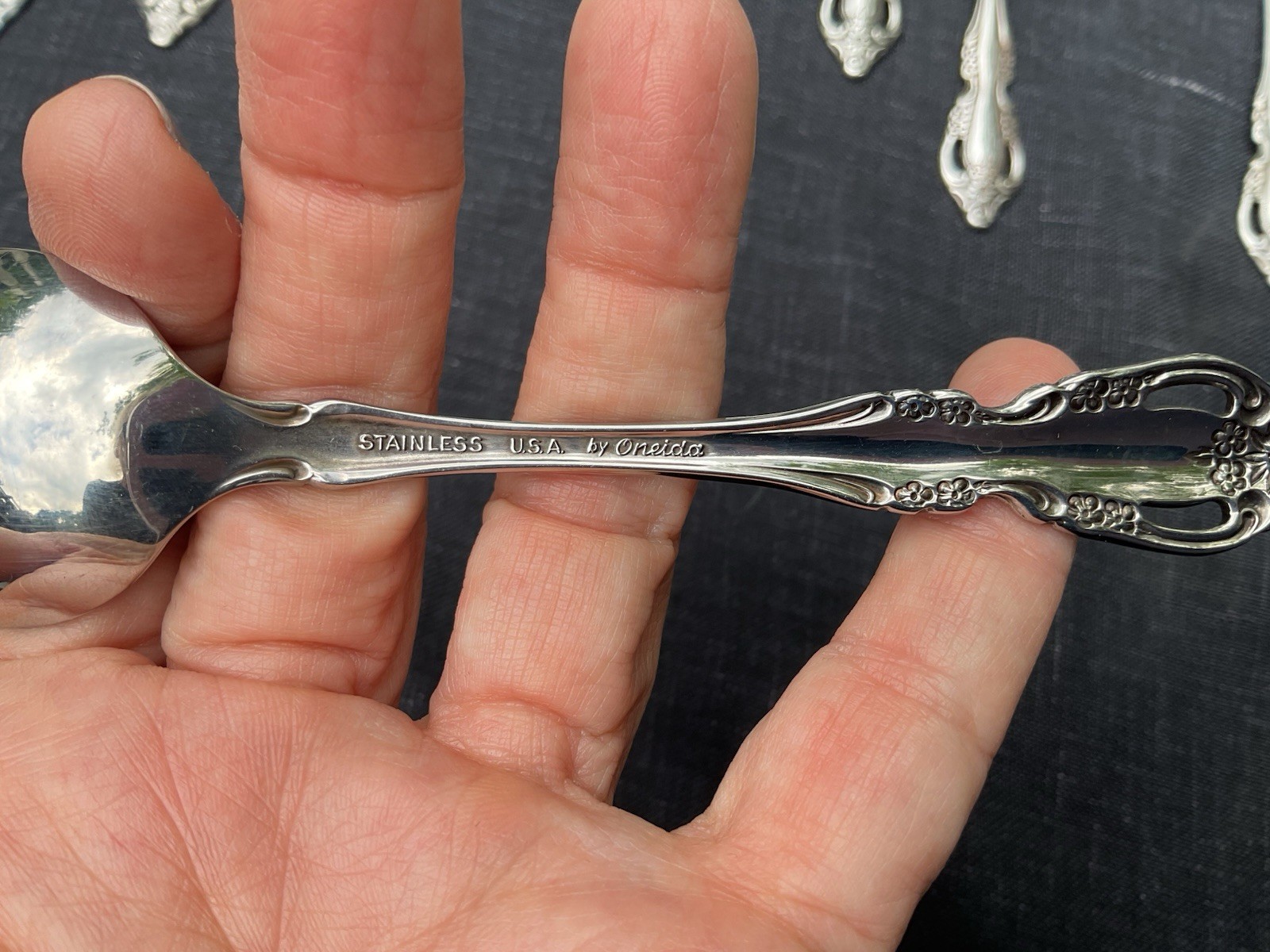 ONEIDA RAPHAEL Stainless Steel USA Flatware Set 101 Pieces