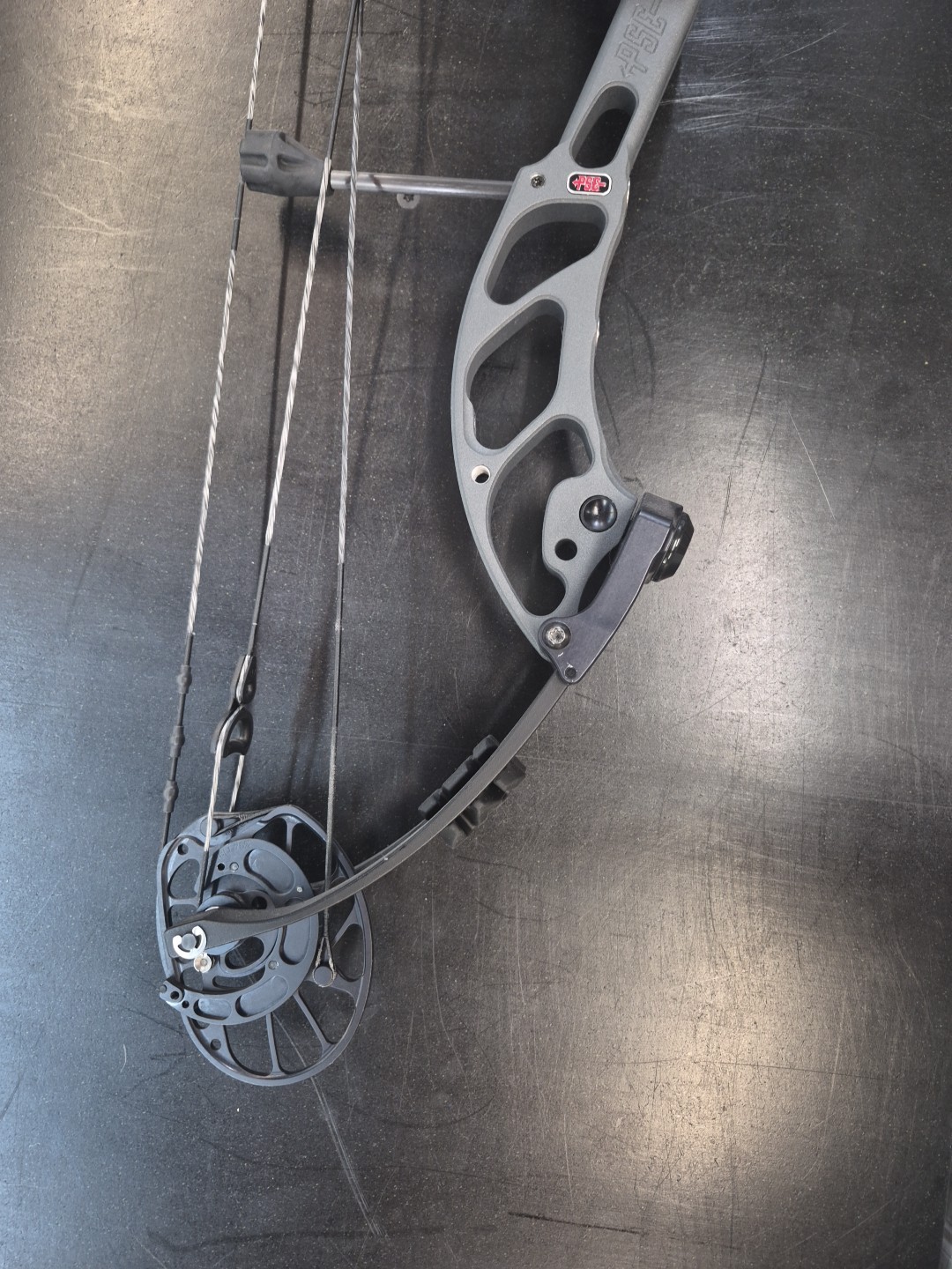 Used PSE Supra RTX 37 - Right Hand - 60lbs - Grey
