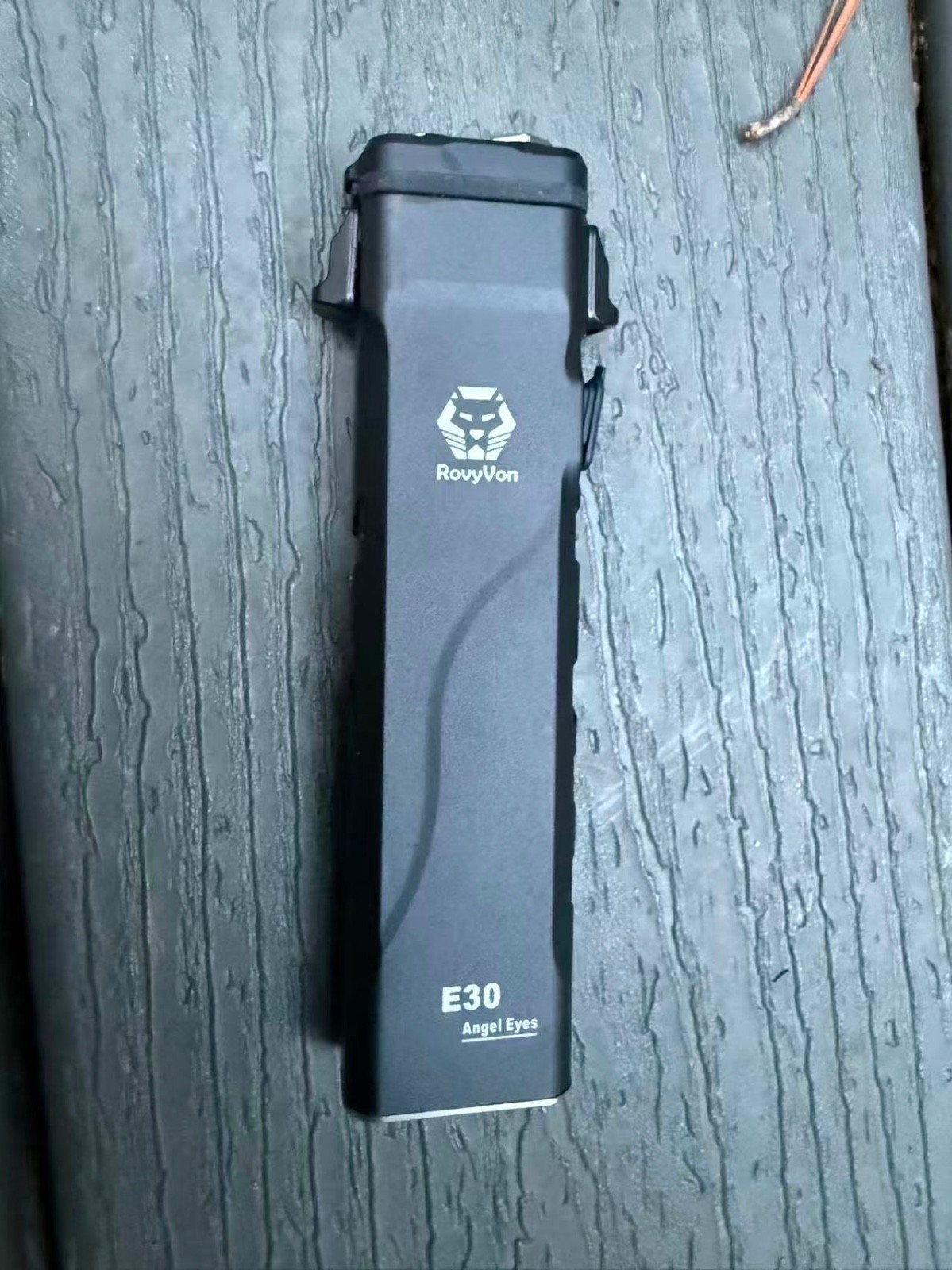 RovyVon Angel Eyes E30 EDC Flat Flashlight 2600 Lumens Black used