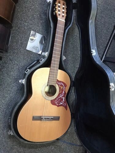 La Patrie Etude classical guitar made in Canada 2002 in good condition
