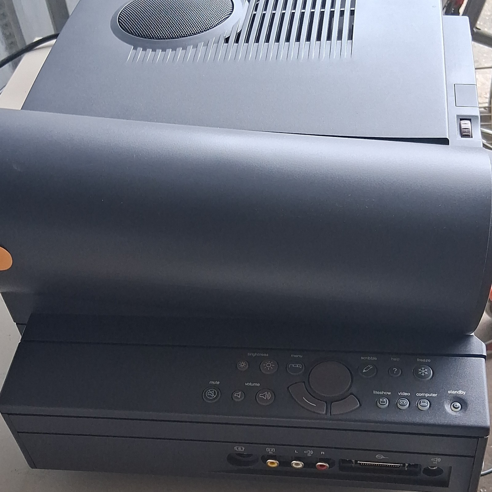 InFocus LP225 Desktop Projector VGA RCA Table Top Gray with Remote & Case.