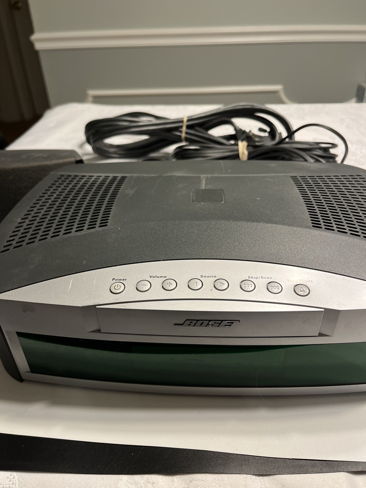 Bose Model AV3 2 1 Media Control Center Series, 2 Speakers, 3 Cables & Remote