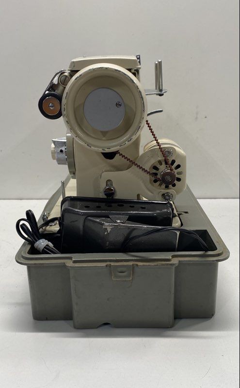 Elgin Sewing Machine Standard Motor Beige Gray Zigzag Buttonholer Foot