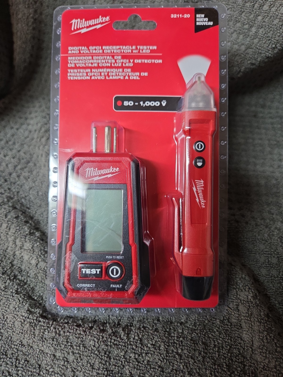 Milwaukee GFCI Tester And Voltage Detector Kit