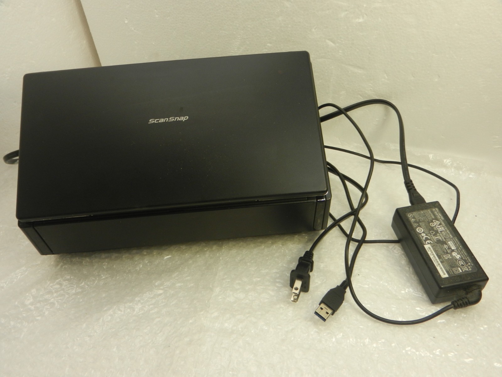 Fujitsu Snapscan iX500 Color Document Image Scanner PA03656 + AC Adapter & USB