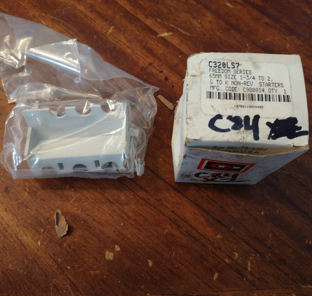 New Genuine C320LS7 Cutler Hammer Finger Protection Shield Freedom Series -New