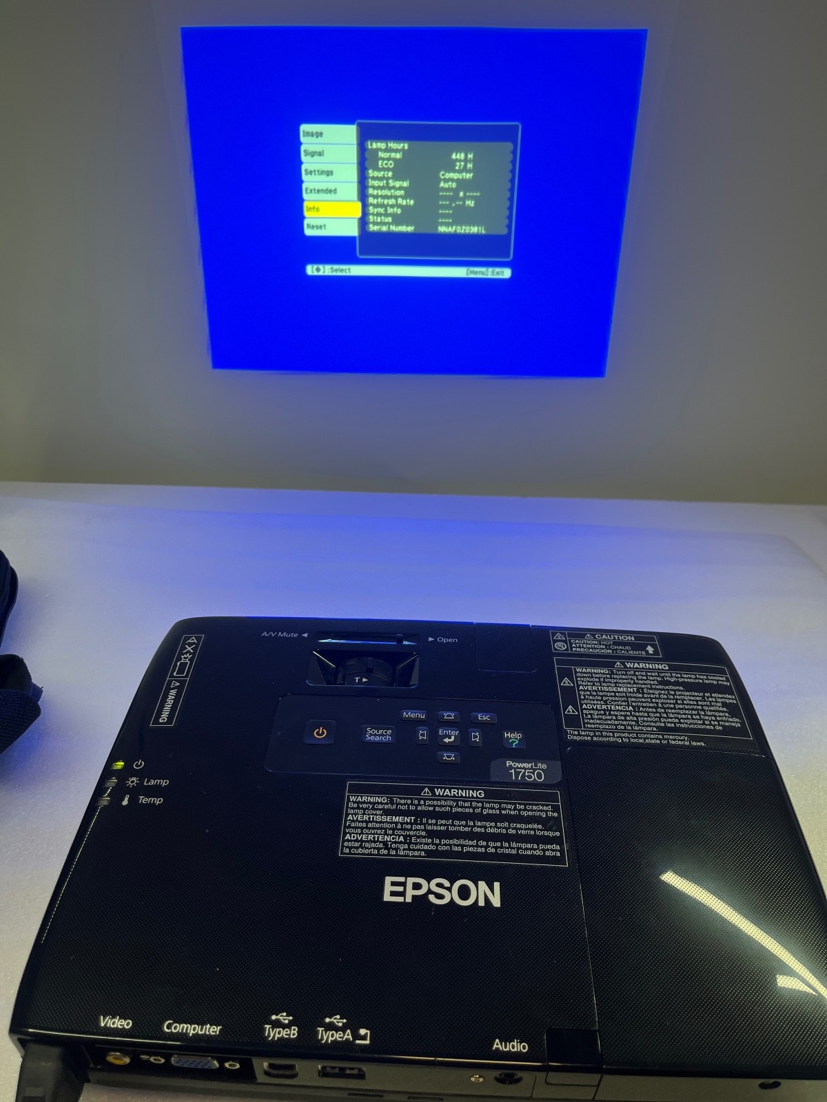 Epson PowerLite 1750 Projector H372A Low475 Lamp Hours Remote Bag
