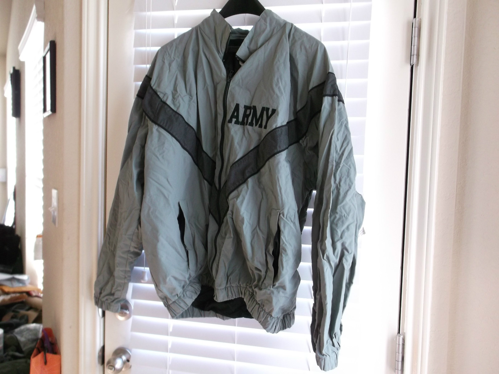 US ARMY IPFU JACKET SIZE X LARGE - REGULAR
