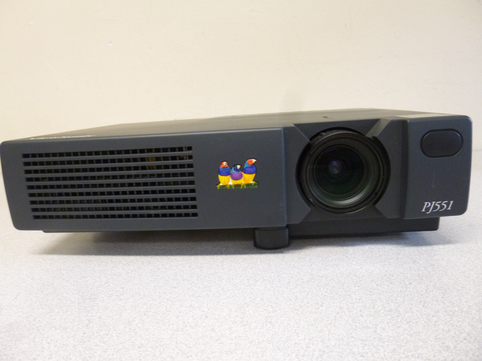 Viewsonic PJ551 Projector With Remote Bundle