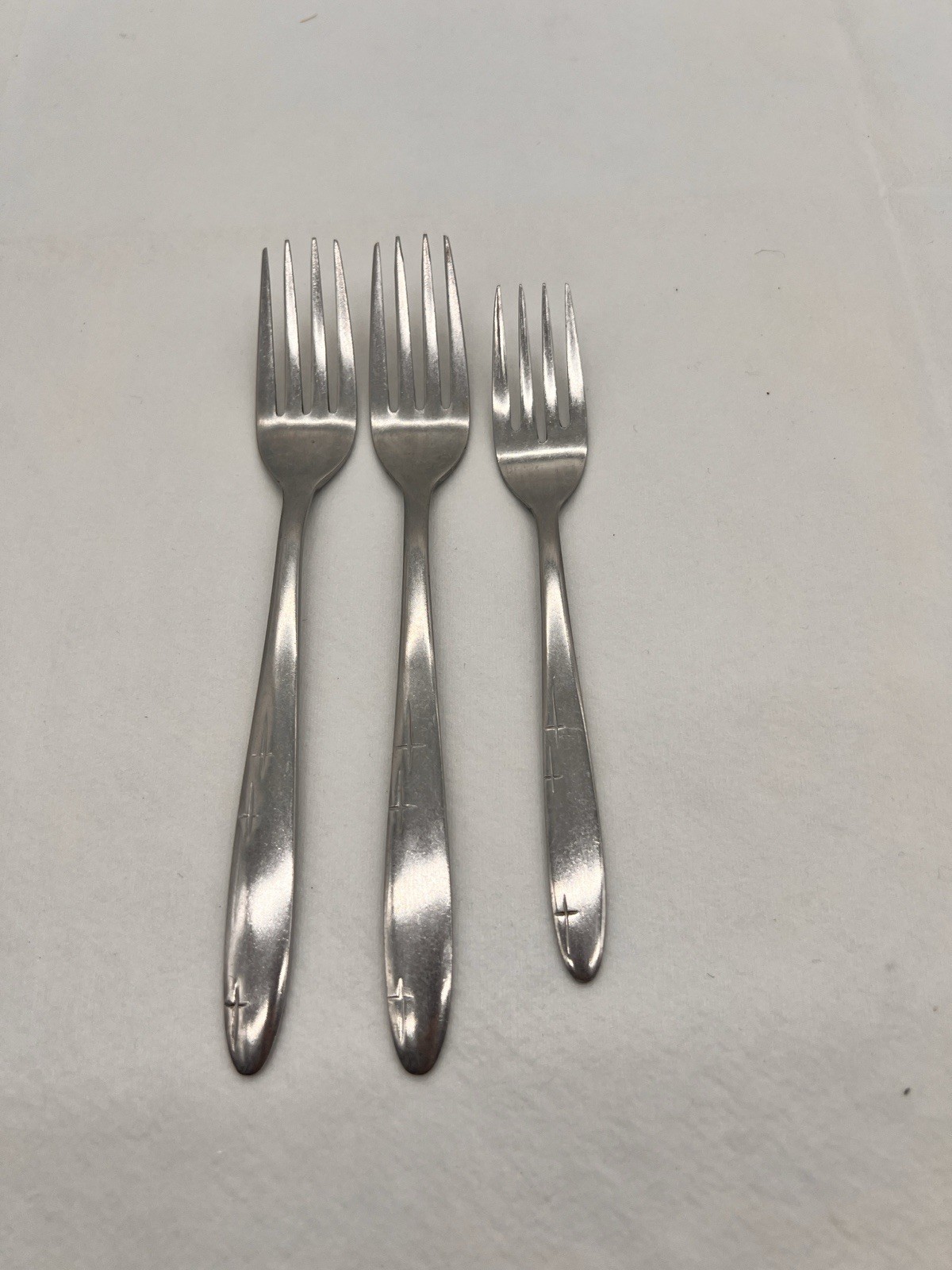 Stellar SRF4 3 Crosses Stainless Forks Japan 3pc 2 Dinner Forks 1 Salad Fork