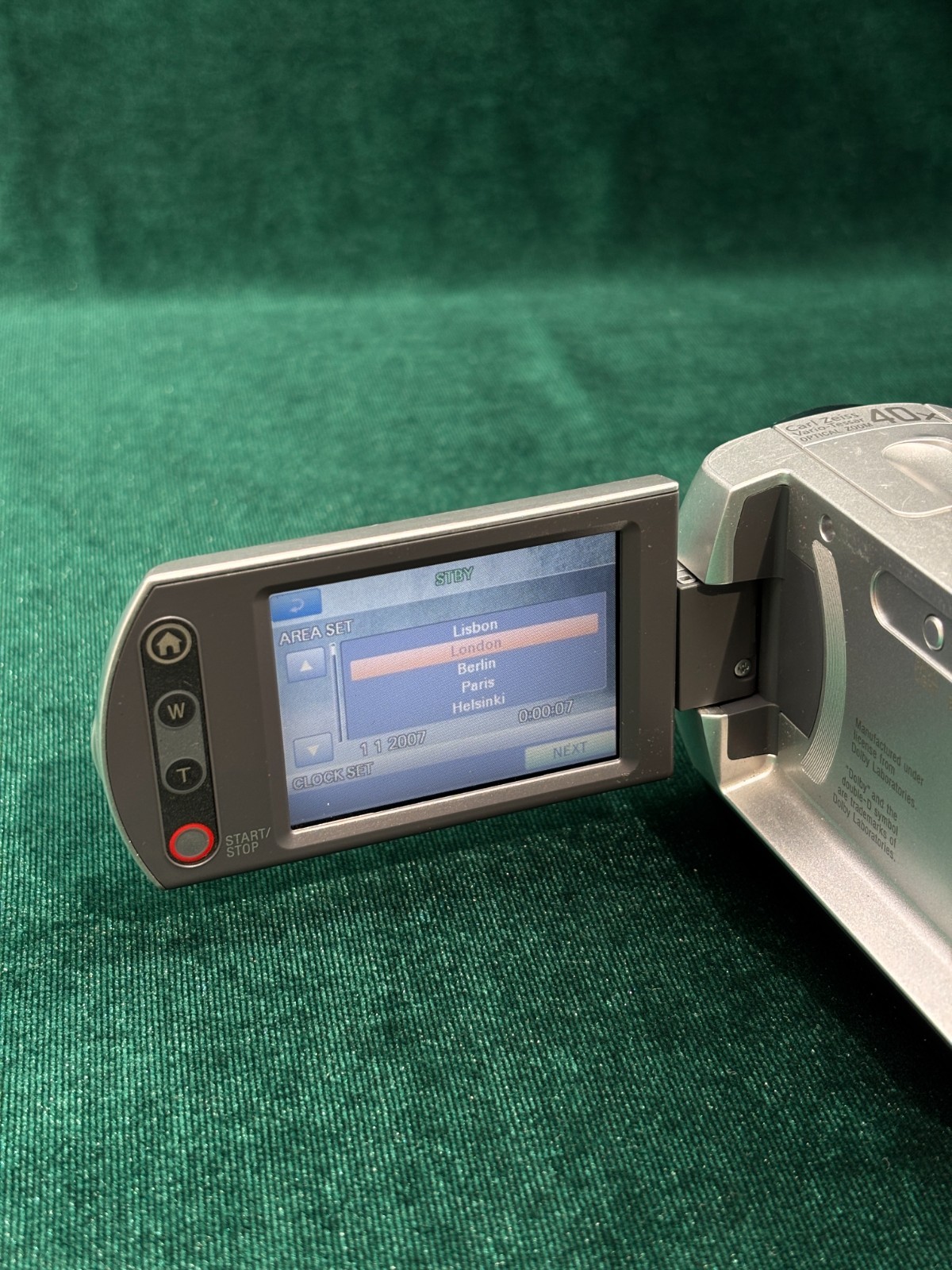 Sony DCR-SR33E Digital Video Camera Recorder