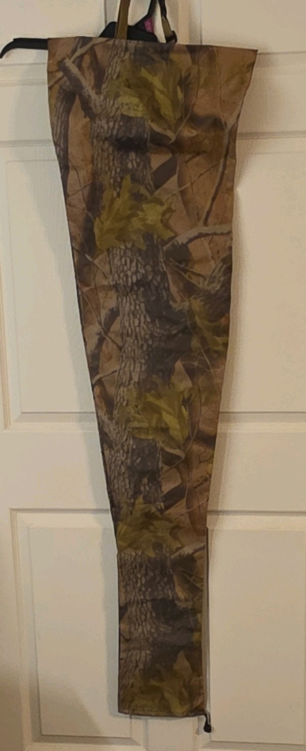 Treehugger 100lb deer feeder. Camo gravity bag.Hunting Slightly Used