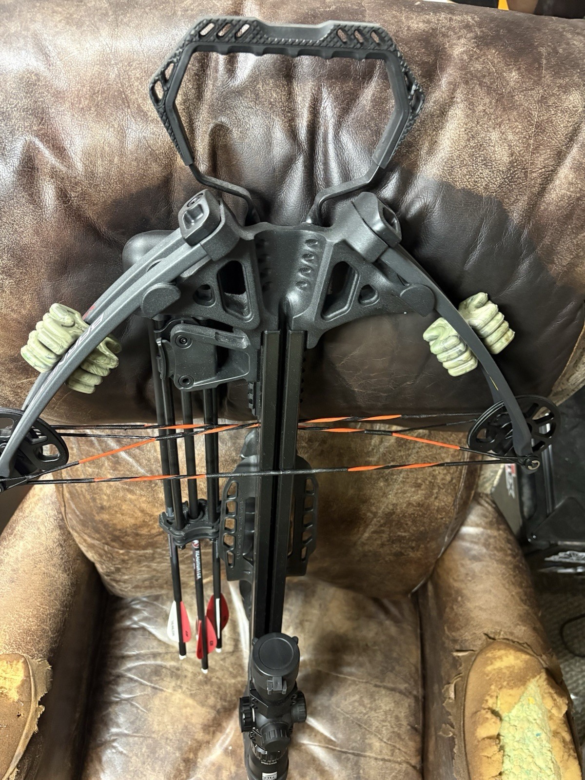 Barnett XP370 Crossbow , Quiver, Scope, (soft case not pictured)