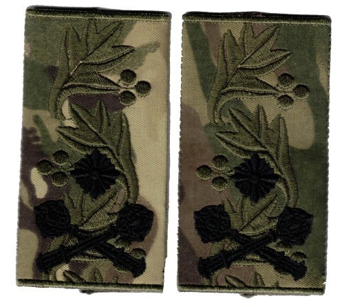 Ukrainian General-Major shoulder slides on Multicam