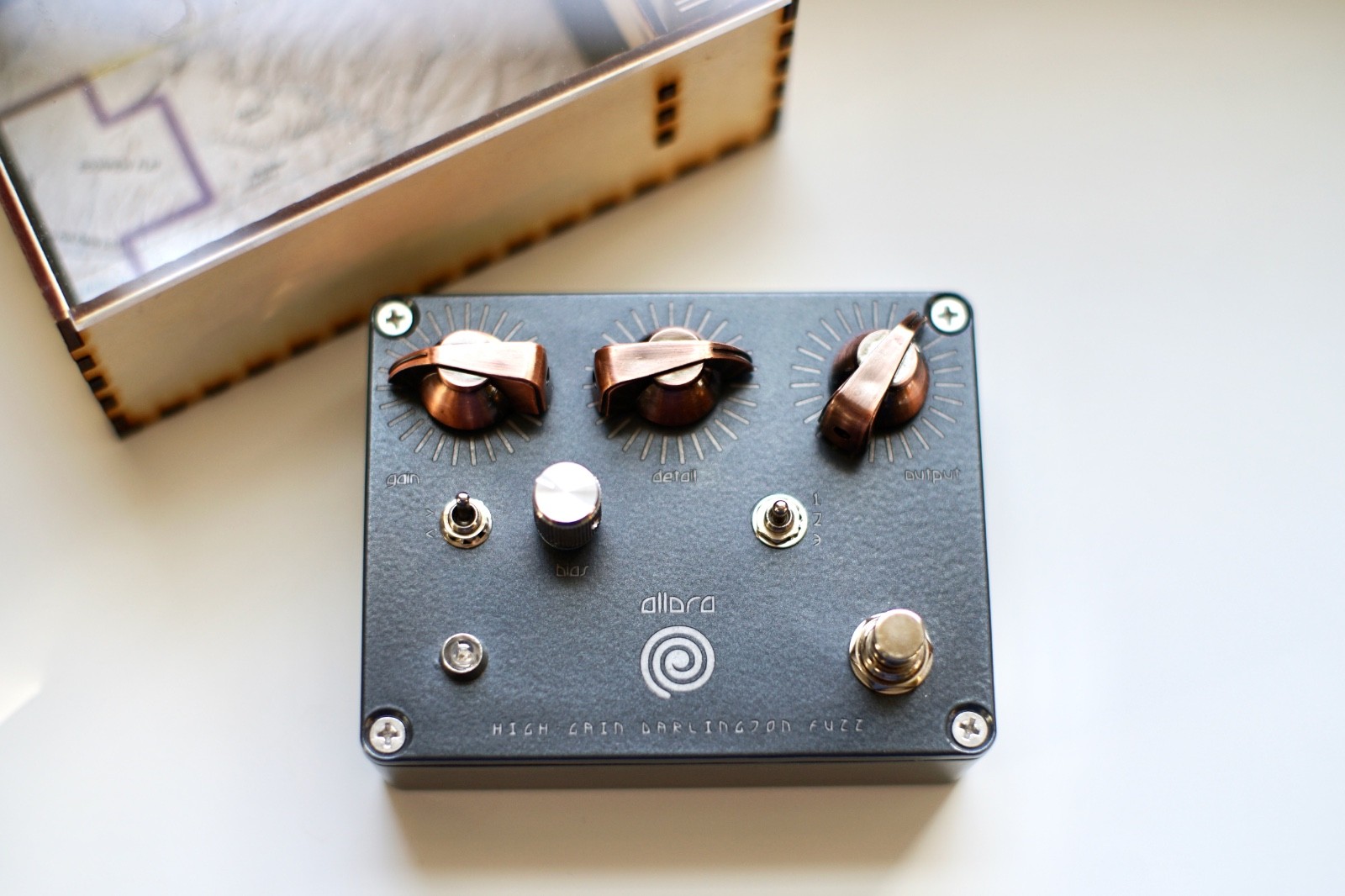Spiral Electric FX Allora High-Gain Darlington Fuzz w/3Way Texture Toggle Switch
