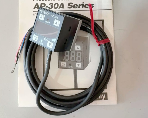 New In Box KEYENCE AP-33A Pressure Sensor