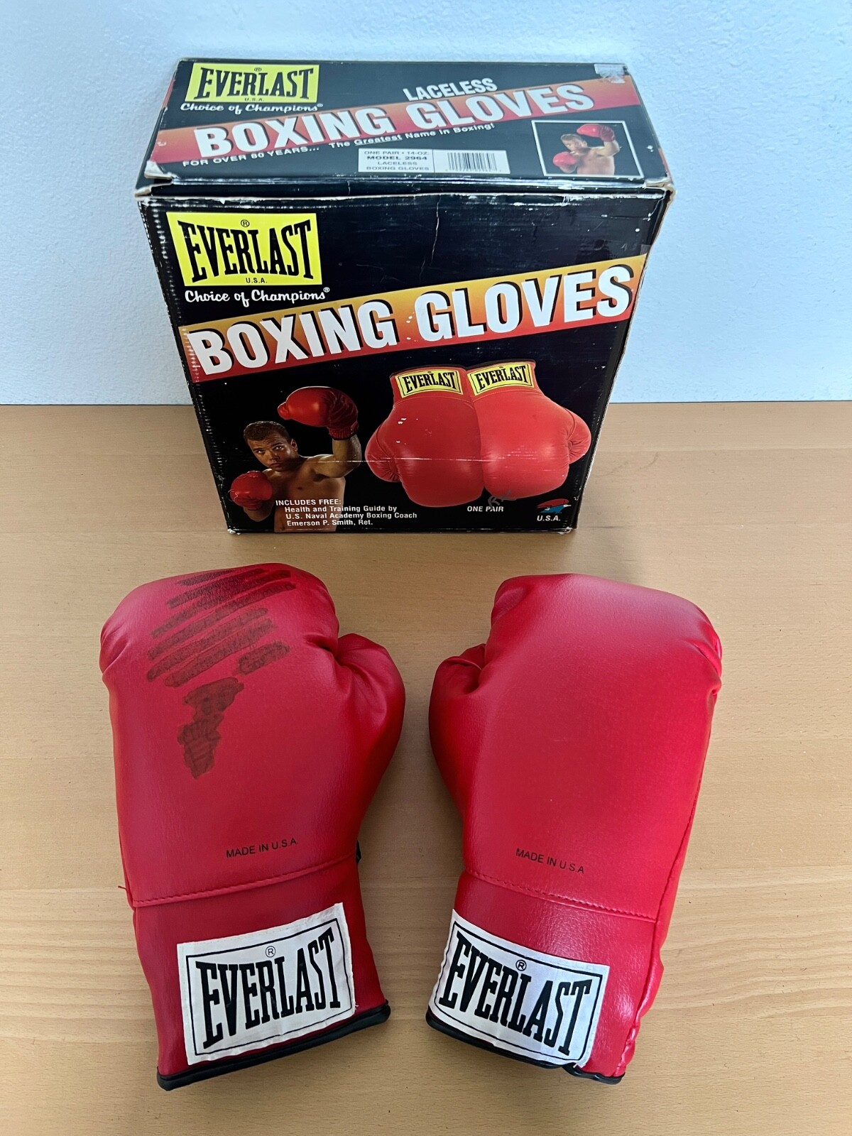 Vintage Everlast 1 Pair Laceless 14 oz Red Boxing Gloves Model 2964 Made In USA