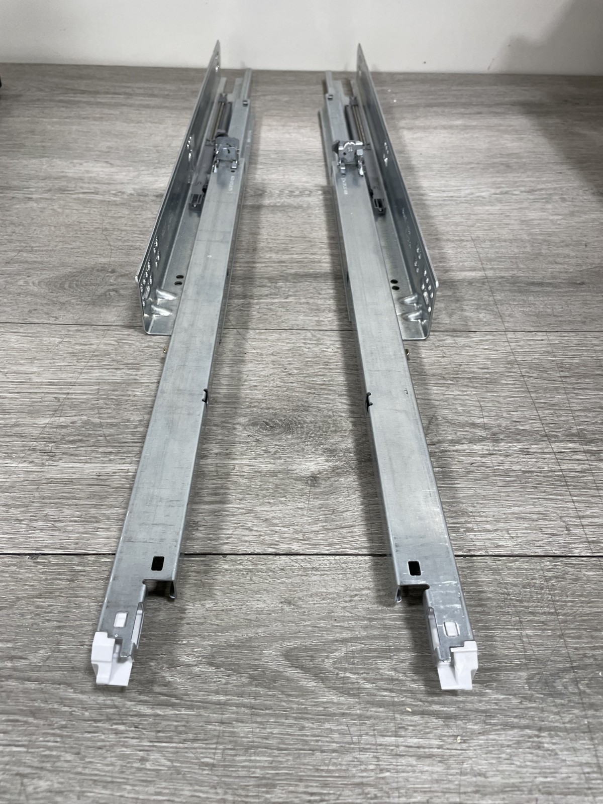 Blum 563F5330B Tandem Slide 21" FE Soft-close 100 Lbs F/ 3/4" Material