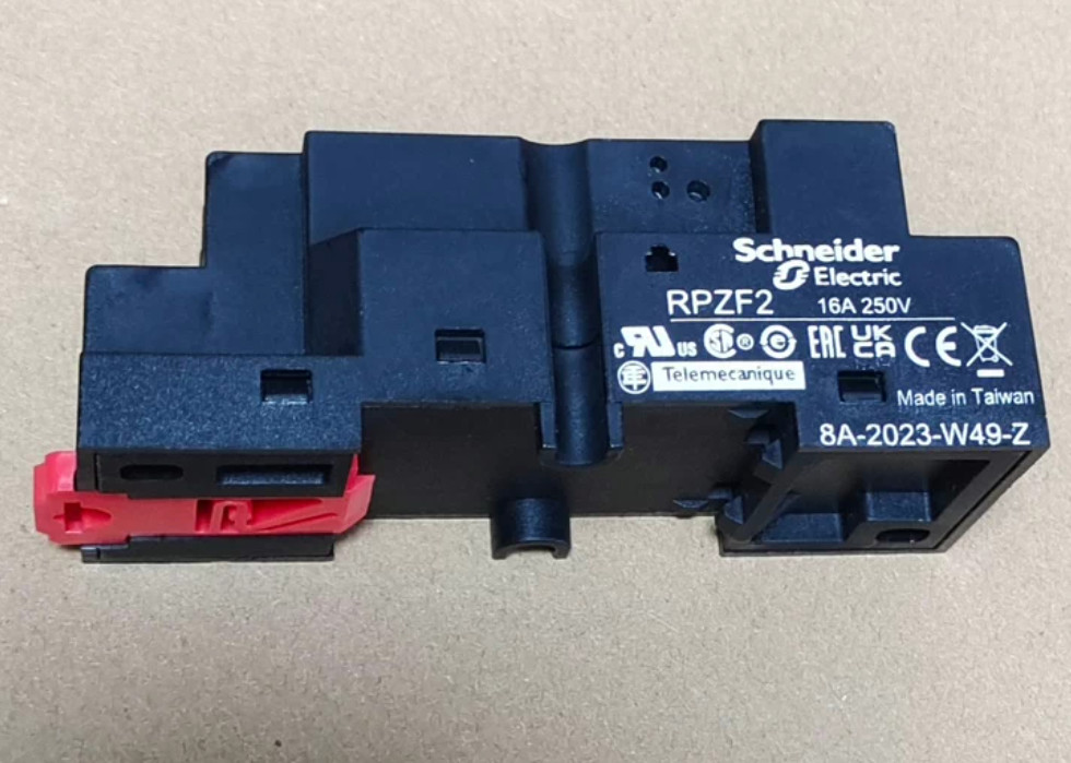 1PC NEW Schneider Relay base RPZF2 #YY