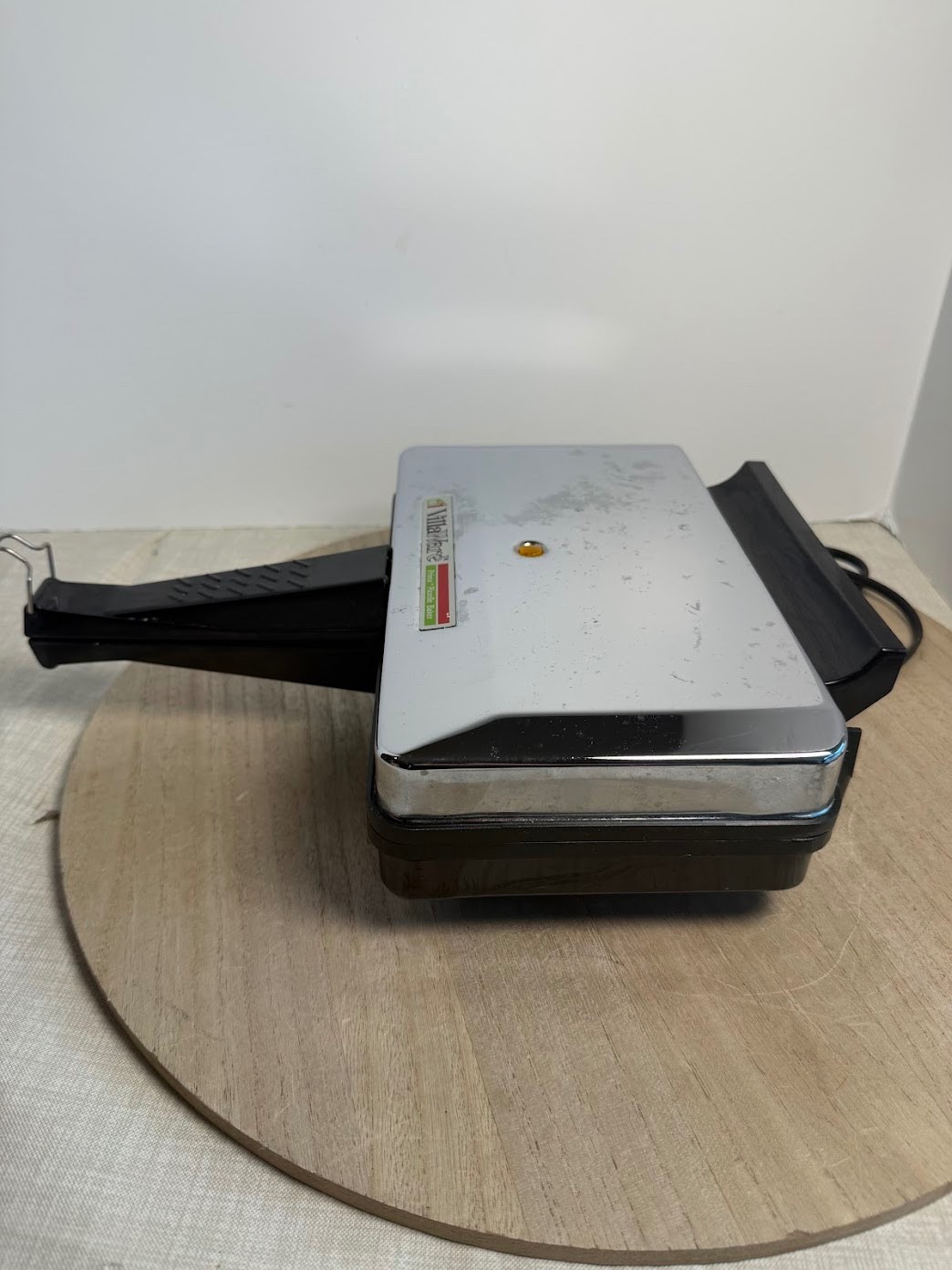 VillaWare Prima Pizzelle Baker Model 6000-NS Cookie Iron