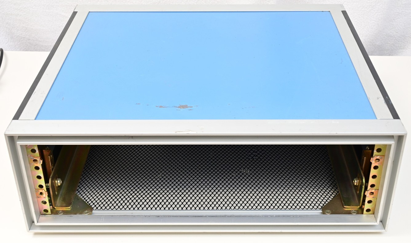 AMCO 3U Equipment Rack Desktop w/ Vented Bottom Blue Aluminum/Steel 18"D Vibrac