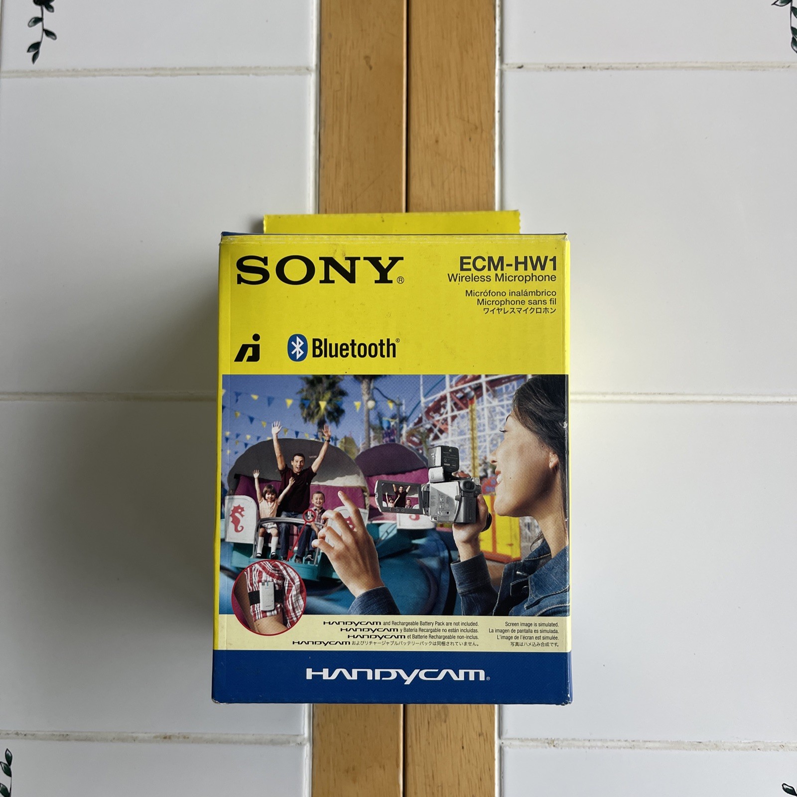 NEW Sony Bluetooth Wireless Microphone ECM-HW1 for HANDYCAM 027242683242 Opened