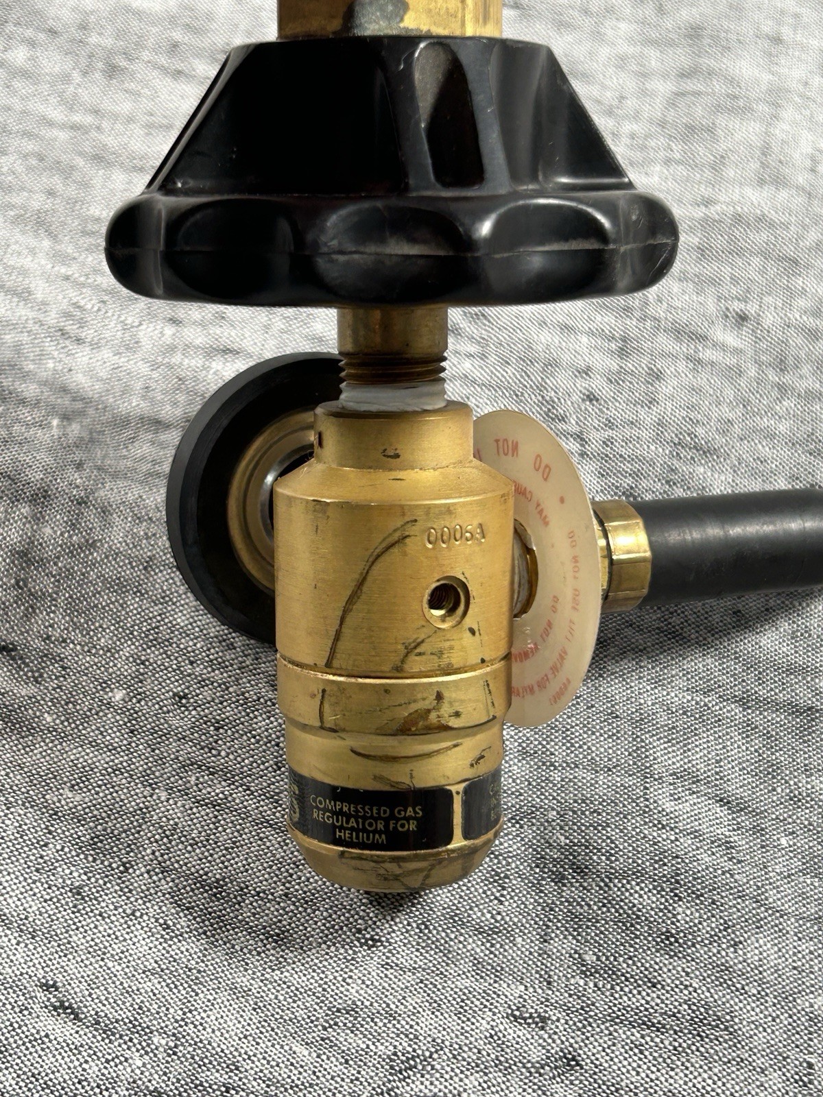West Winds Compressed Gas Regulator for Helium Balloon Inflatable Adapter