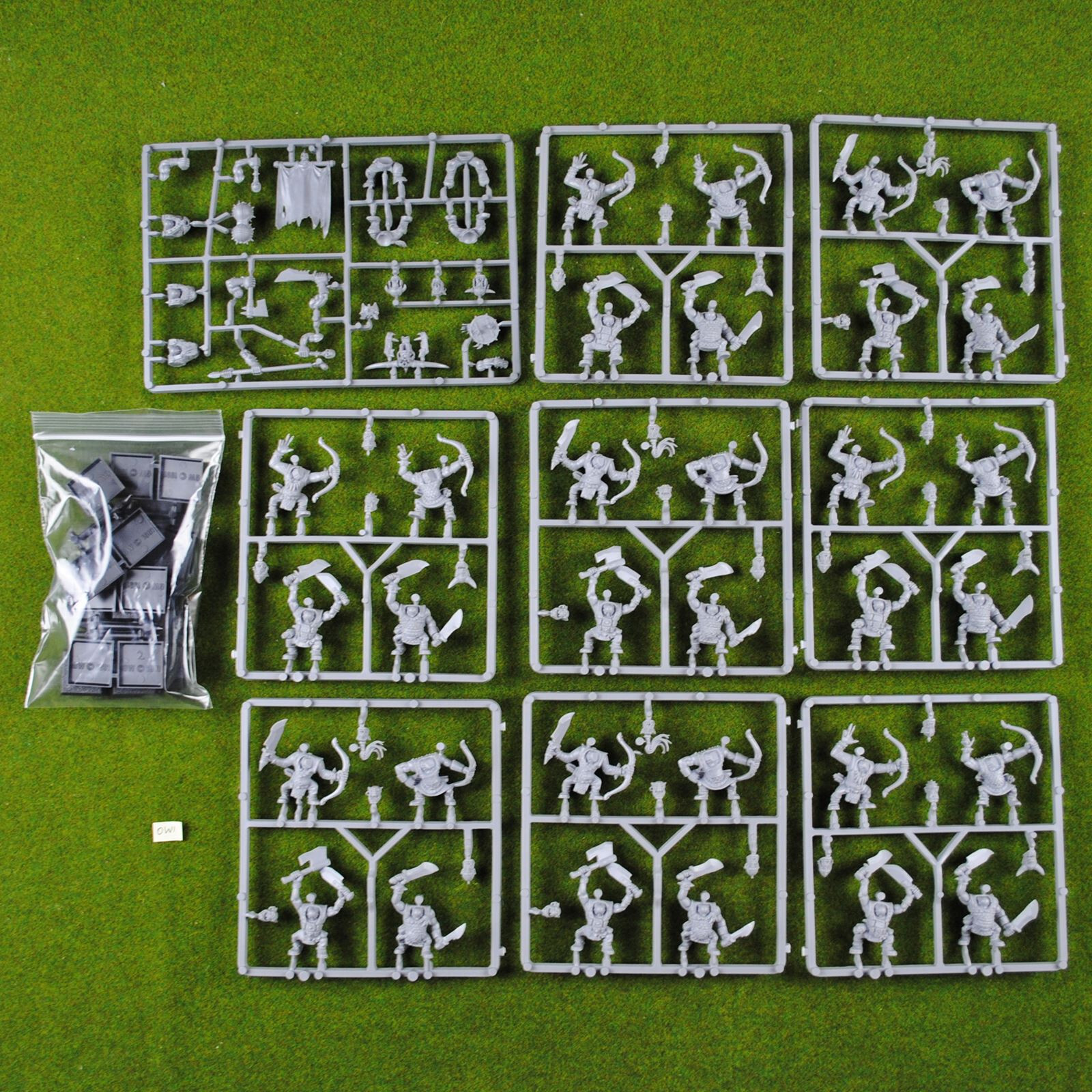 Warhammer Orcs (16 Orc Warriors + 16 Archers + Command) Plastic, OOP Citadel Orc