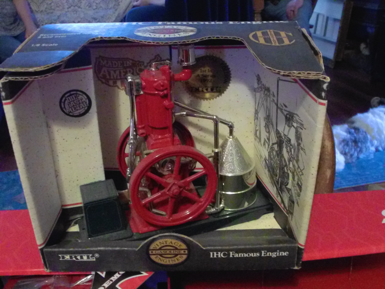 Ertl IHC Famous Engine 1:8 Vertical Engine Die-Cast International Harvester 7"