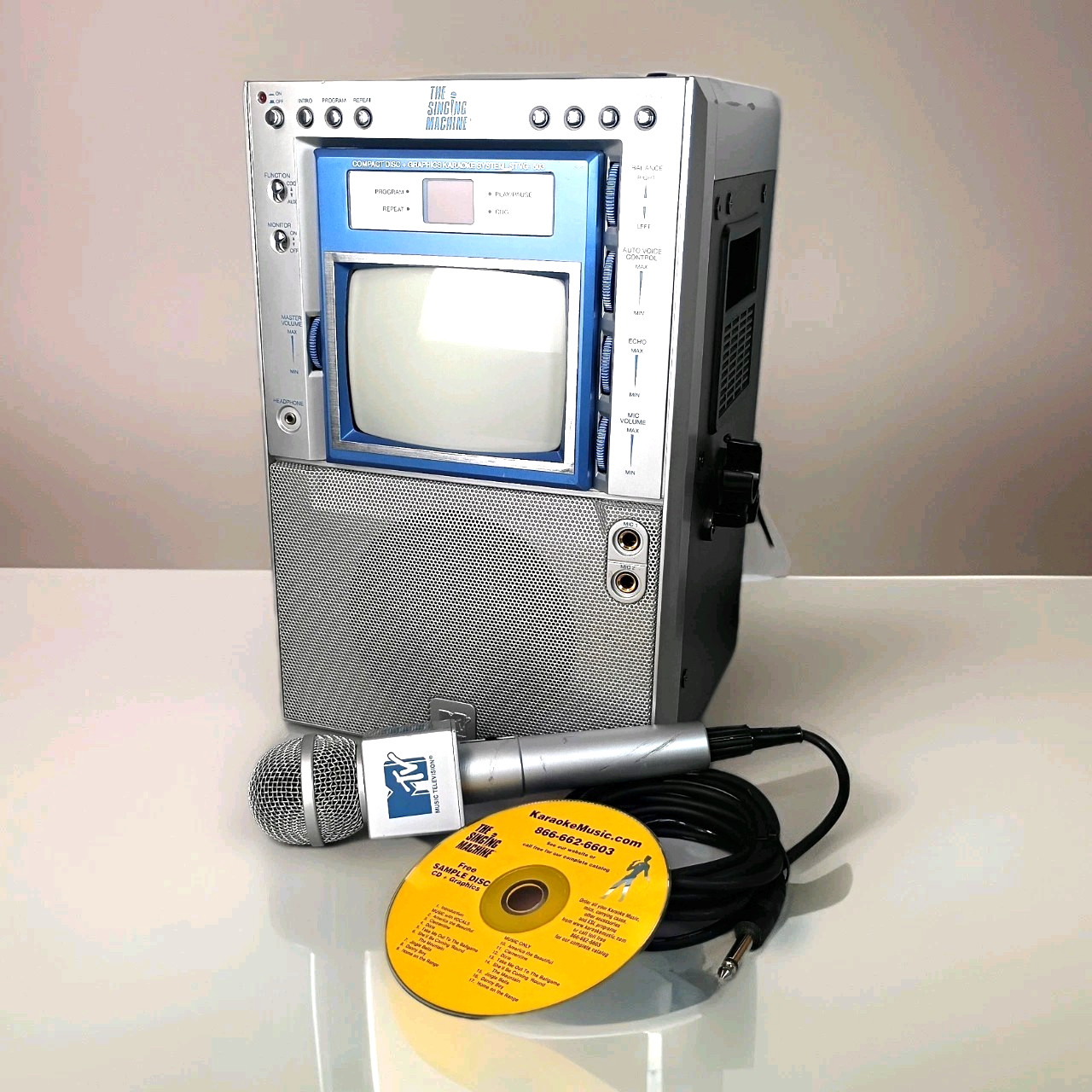 MTV Singing Machine Kareoke CD Player Model STVG-503 With 5.5" Monitor With Mic