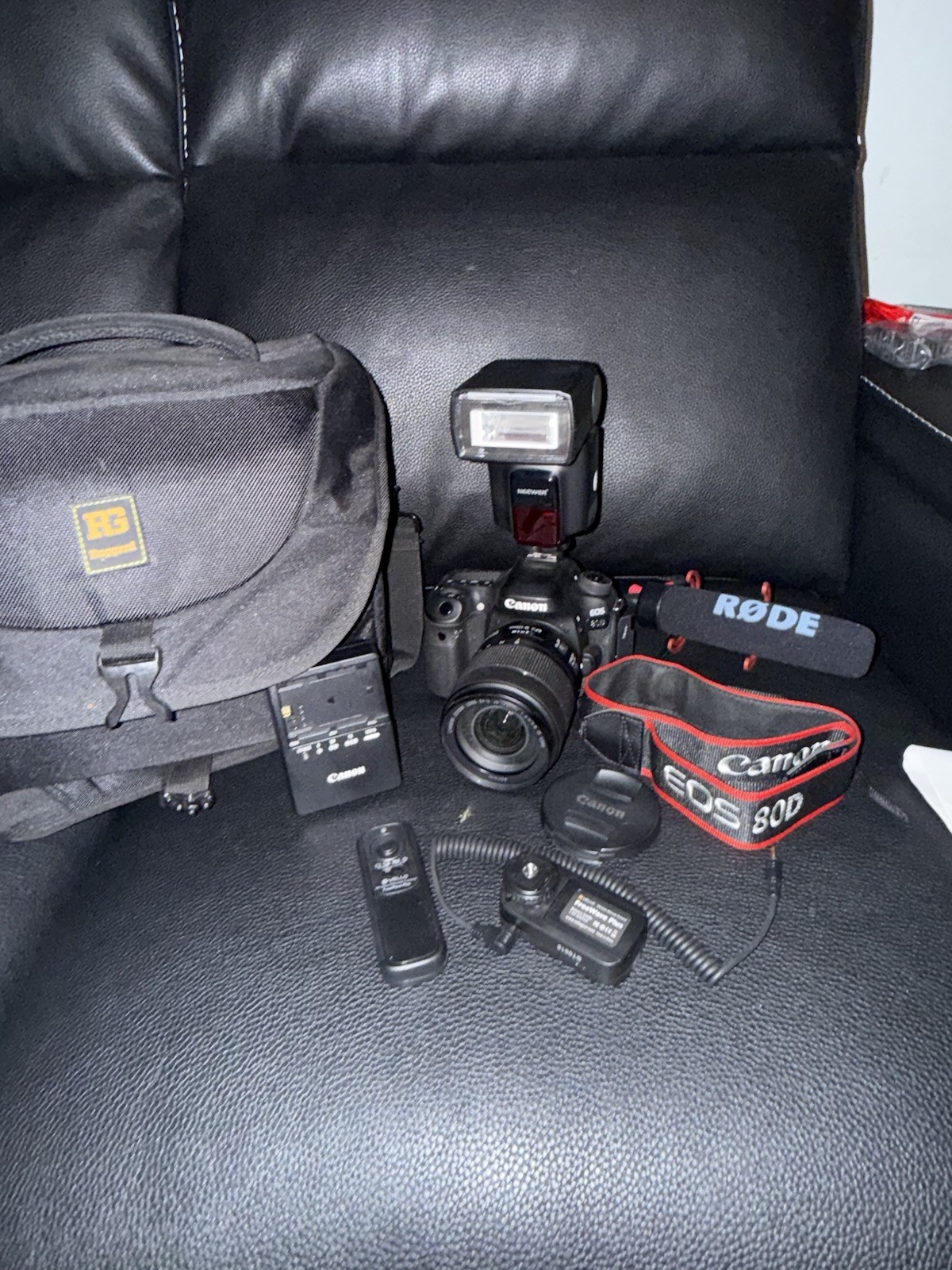 Canon EOS 80D Bundle w/ Canon Lens, TT560 Flash, Rode Mic, Vello Remote, Bag