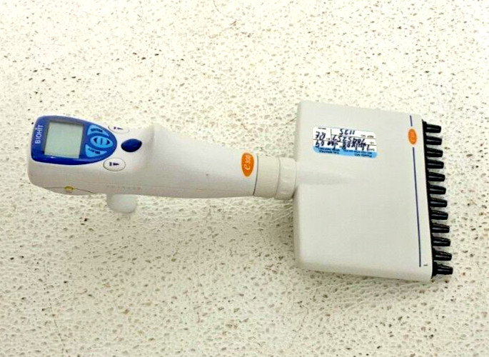 BioHit E300 Automatic Electronic Pipettor Adjustable 10-300 uL Lab 12-Channel