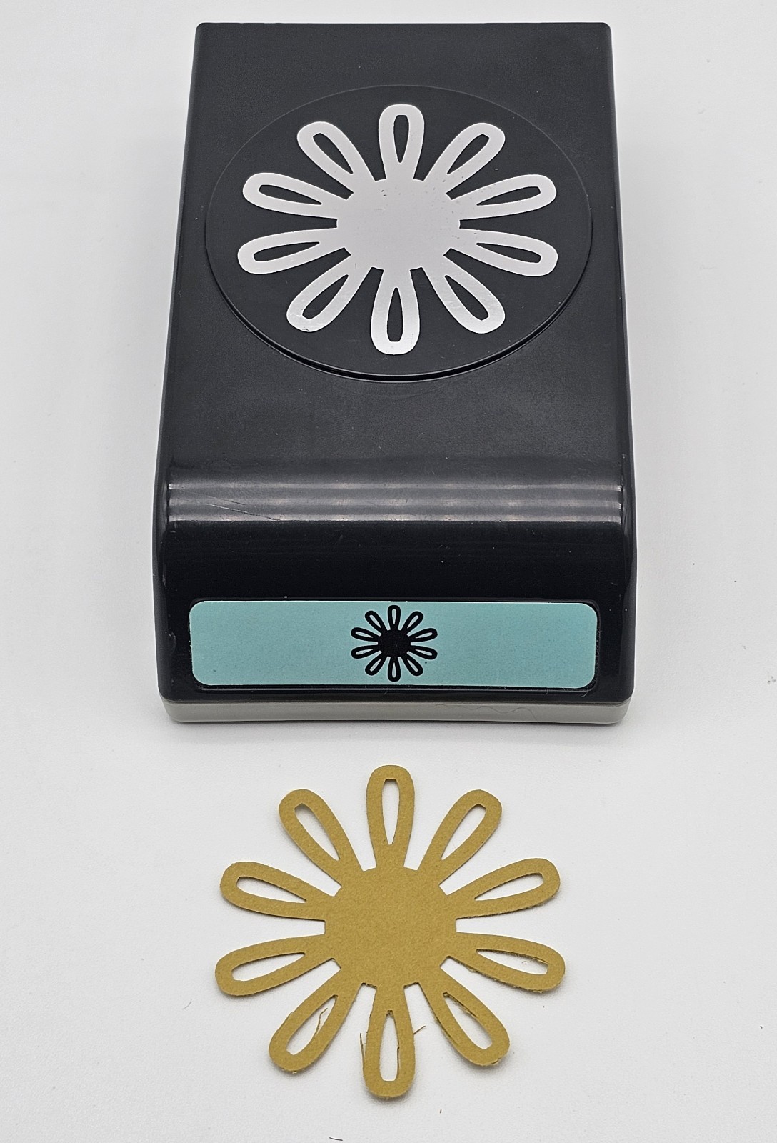 EK SUCCESS CRAFT DAISY FLOWER BURST PAPER PUNCH SCRAPBOOKING EX. COND