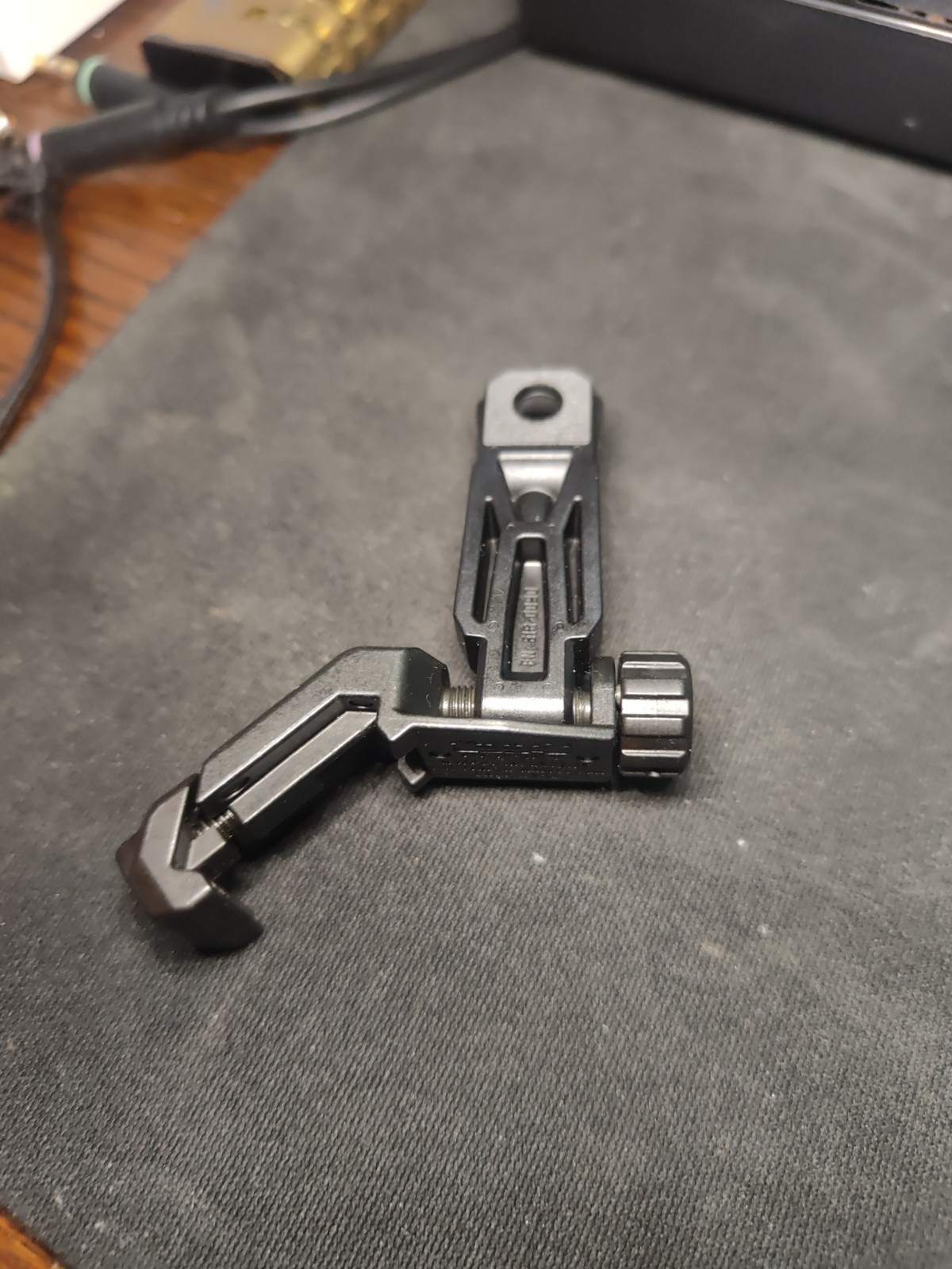Magpul metal picatinny mounted iron sites offset 45°